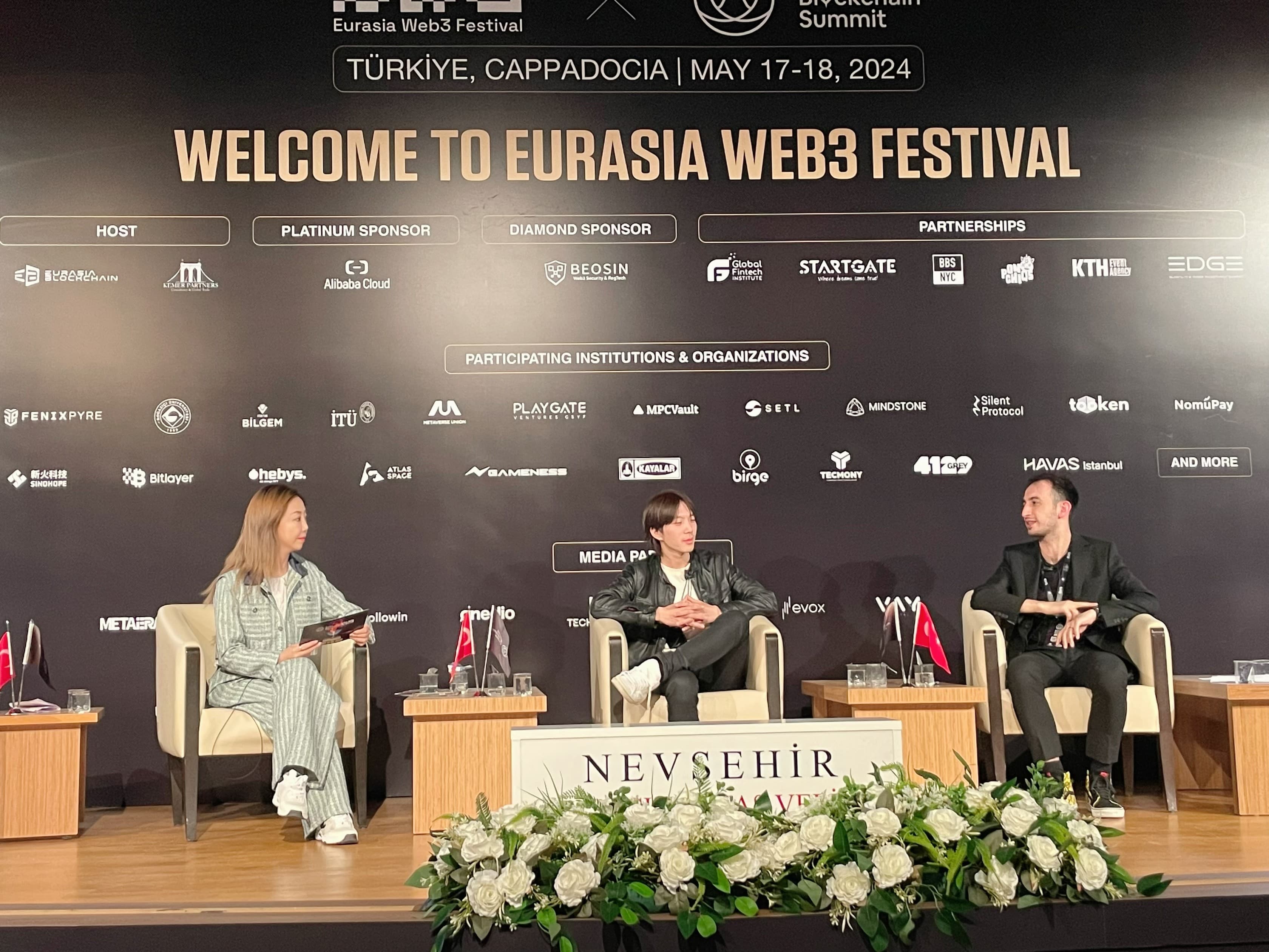 Speakers in conversation at a real conference featuring BBSNYC as a partner